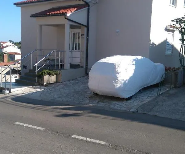 Apartman With Parking Space Banjol, Rab - 4956 *